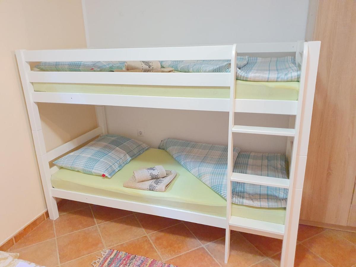Studio Apartman Marti Кострена Екстер'єр фото